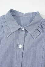 Stripe Mini-Kleid mit Rüschen, Knopfleiste und kurzen Flügelärmeln, Freizeitkleider