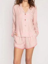 Ensemble détente femme avec haut à manches longues rayé à col et short