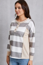 Women’s striped exposed seam buttoned long-sleeve Henley T-shirt