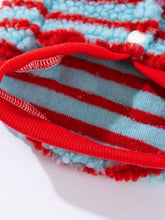 Gestreifter Kapuzenplüsch-Haustierpullover aus rot-blauem Plüschstoff