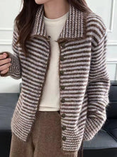 Gestreifte Strickjacke mit Knöpfen, kuschelige flauschige Streifen, leicht dehnbar