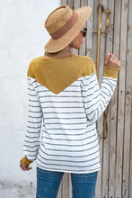 Women’s striped round neck long sleeve t-shirt with straw hat