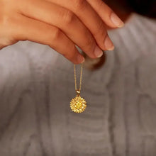 Delicate sunflower shape 18k gold-plated pendant necklace with chain