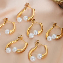 Synthetic pearl asymmetrical titanium steel hoop earrings with gold tones and white pearls
