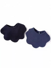Bavaglino a bandana in cotone blu navy a coste con bordi smerlati