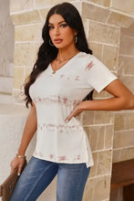White tie-dye V-neck short sleeve t-shirt with side slits