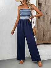 Blauer Jumpsuit mit weitem Bein und gestreiftem, strukturiertem Oberteil