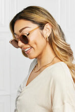 Two-Tone Ruched Drawstring Top with Round Brown Sunglasses Set Sunglasses
