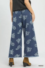Indigo umgee denim paisley wide-leg pants with white paisley print and frayed hems in denim material