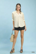 Beige umgee linen v-neck lace puff sleeve blouse with short puffed sleeves and delicate lace puff detail