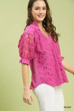 Umgee linen v-neck lace puff sleeve top in vibrant fuchsia with delicate lace puff sleeves and a soft linen blend