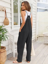 Schwarzer Jumpsuit mit Spaghettiträgern, weißen Trägern und Logo, maschinenwaschbar