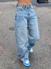 Light-wash denim wash wide leg jeans with high-rise fit wide leg jeans and classic five-pocket design