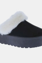 Weeboo black fur trim snow slippers with thick lugged sole