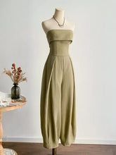 Olivgrüner Jumpsuit mit weitem Bein und hohem Bund im plissierten Design