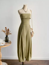 Olivgrüner Jumpsuit mit weitem Bein und geradem Schnitt, mit strukturiertem Oberteil
