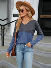 Women’s long sleeve V-neck two-tone T-shirt in blue and grey