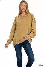 Camel-colored oversized sweatshirt with ribbed cuffs and hem in french terry acid wash fabric by zenana